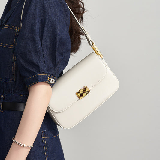 Bolsa Transversal Feminina em Couro Legítimo com Alça de Ombro